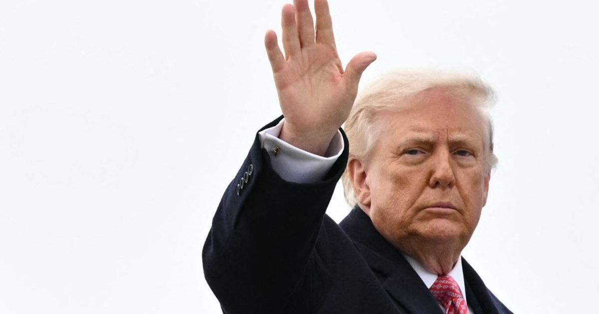 Donald Trump’s Bruised Hand Spotted Again in New Photo