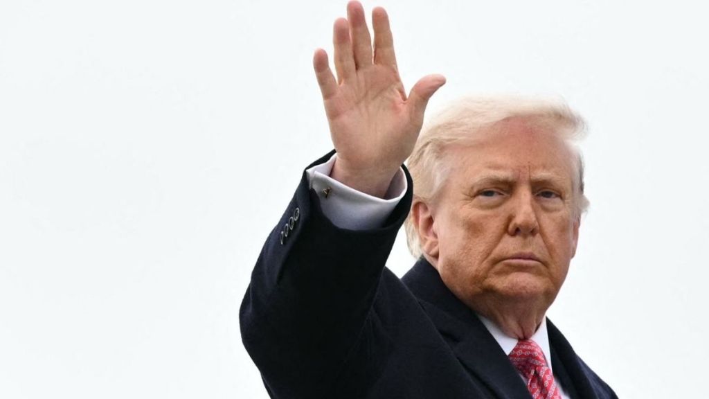 Donald Trump's Bruised Hand Spotted Again in New Photo