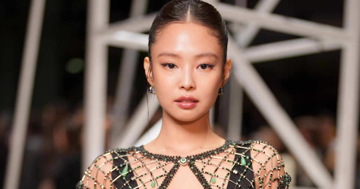 Blackpink’s Jennie in Bold Ferragamo Heat-Sensitive Suit Is Giving Zendaya