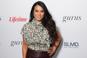 Dr. Sandra Lee at at red carpet, posing with her hand on her hip