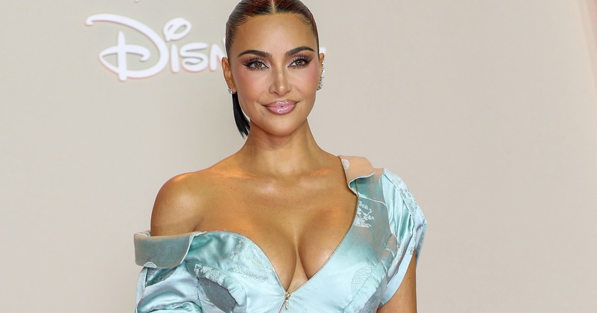 Kim Kardashian Leaves Jacket Partially Undone for Dinner&hellip;