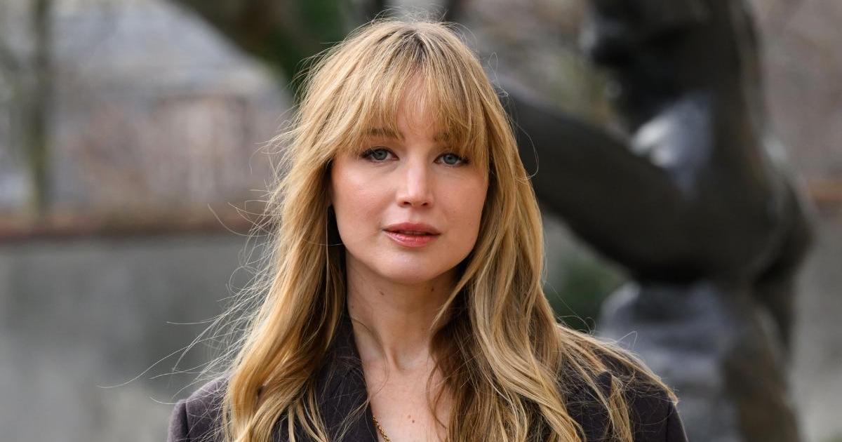 Jennifer Lawrence Is Unrecognizable in Plunging Jumpsuit for NYC Outing