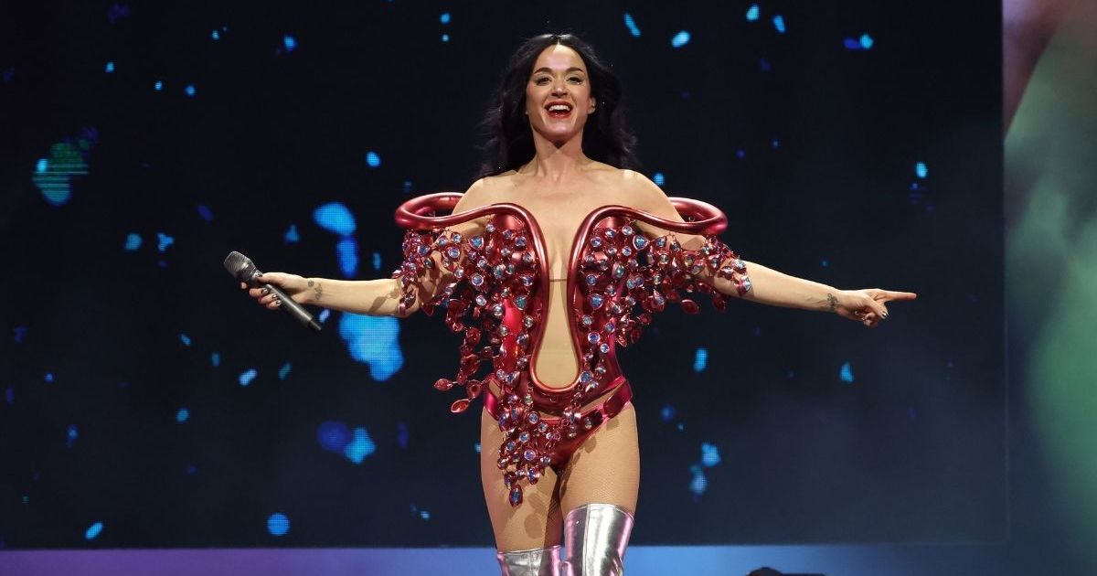 Katy Perry & Justin Trudeau Pose Together in New Photo