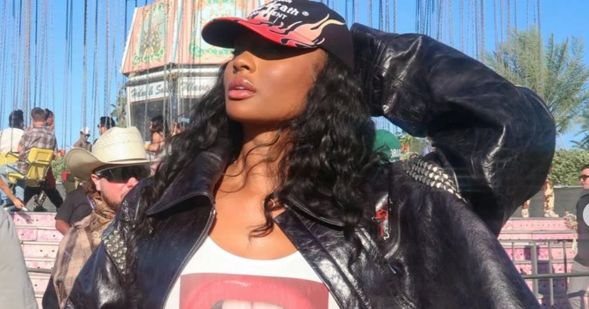 Travis Kelce’s Ex Shows off Tiny Shorts & Crop Top at…