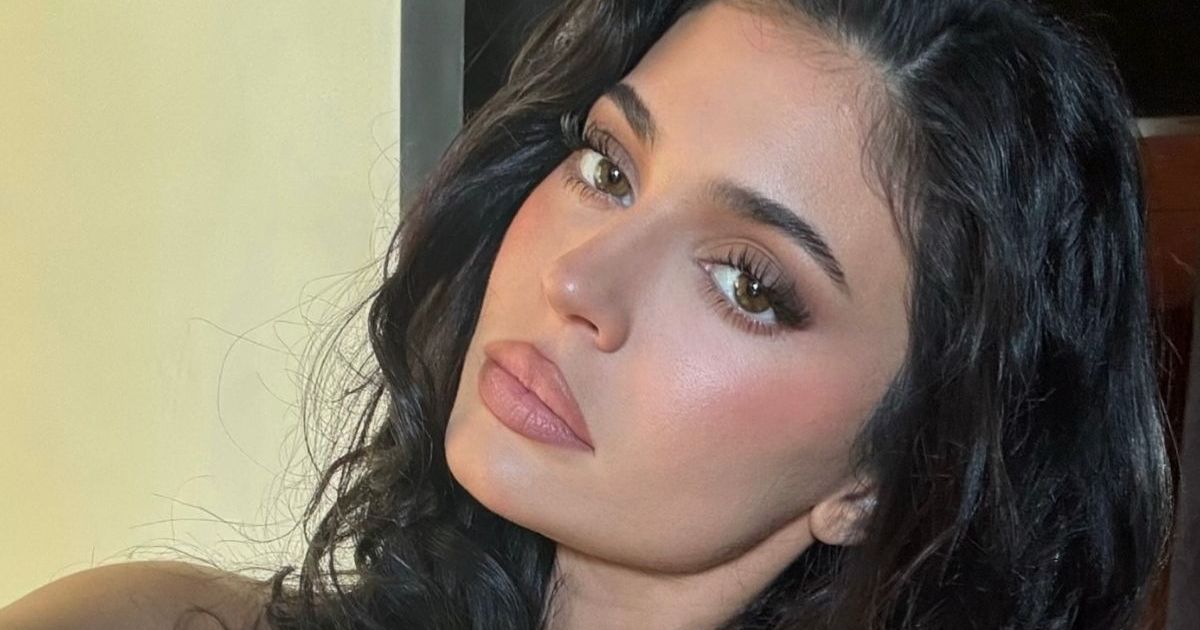 Kylie Jenner’s Topless Look Is Making It Impossible To Scroll Past