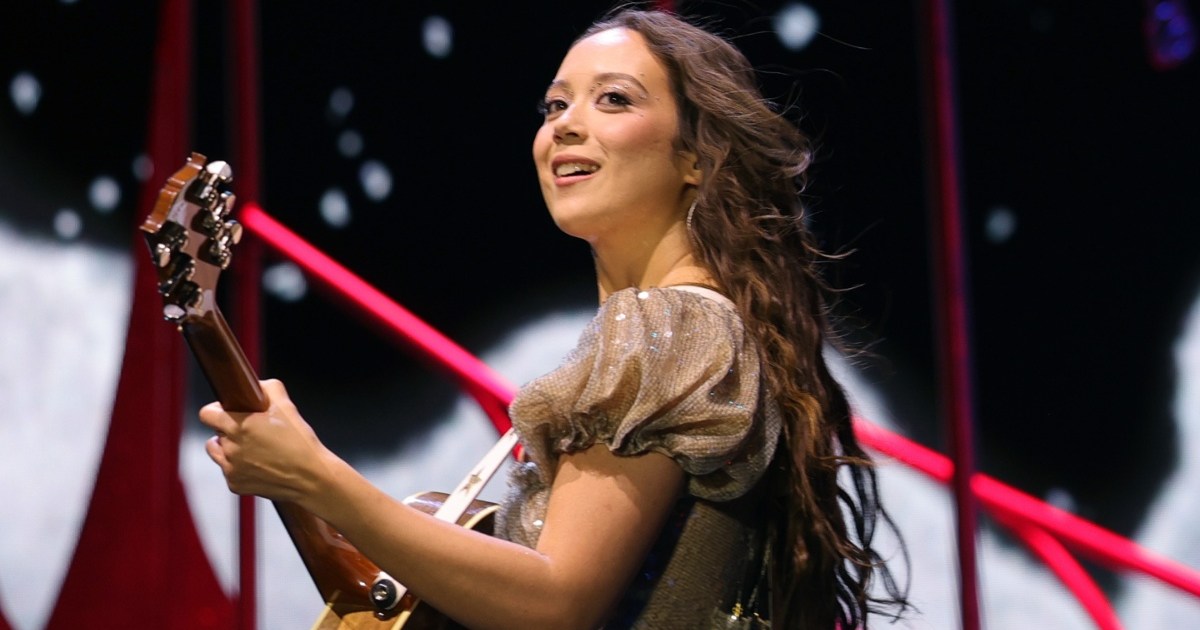 Laufey’s Twirls in Shimmering Mini Dress Light up Coachella