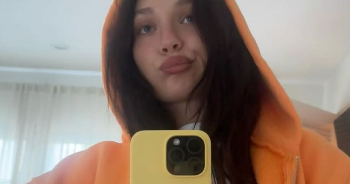 Maddie Ziegler Wears Nothing But Silver Fur Stole in New Photo