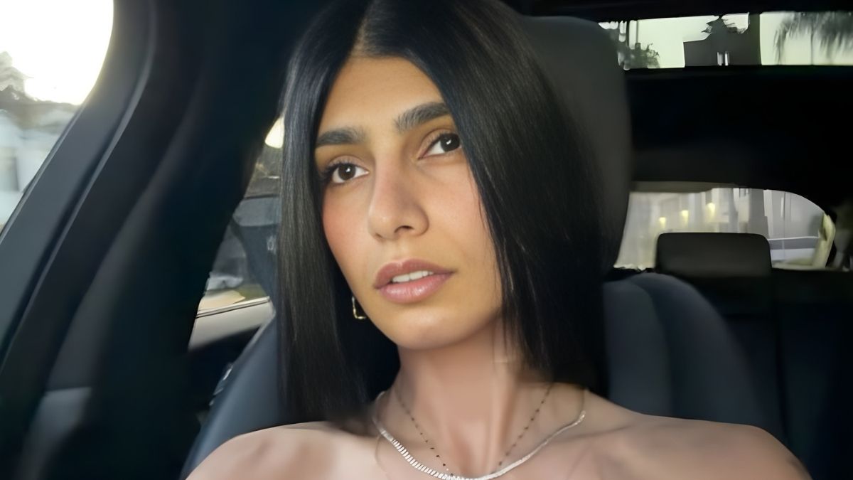 Mia Khalifa Puts Her Legs on Full Display in Bathrobe-Only Look