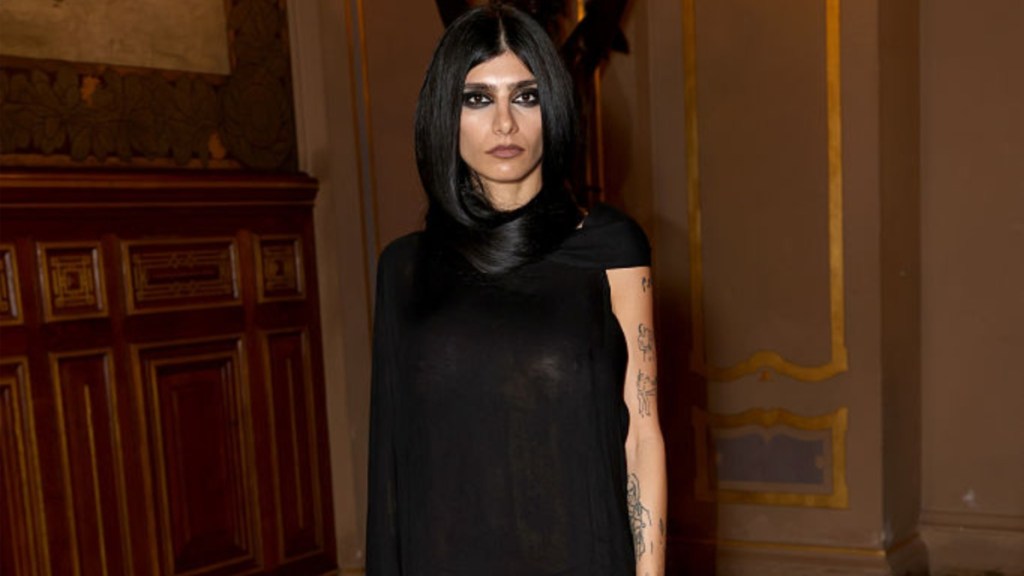 Khloé Kardashian Pairs Fitted Tights With Tiny Crop Top for Fabletics