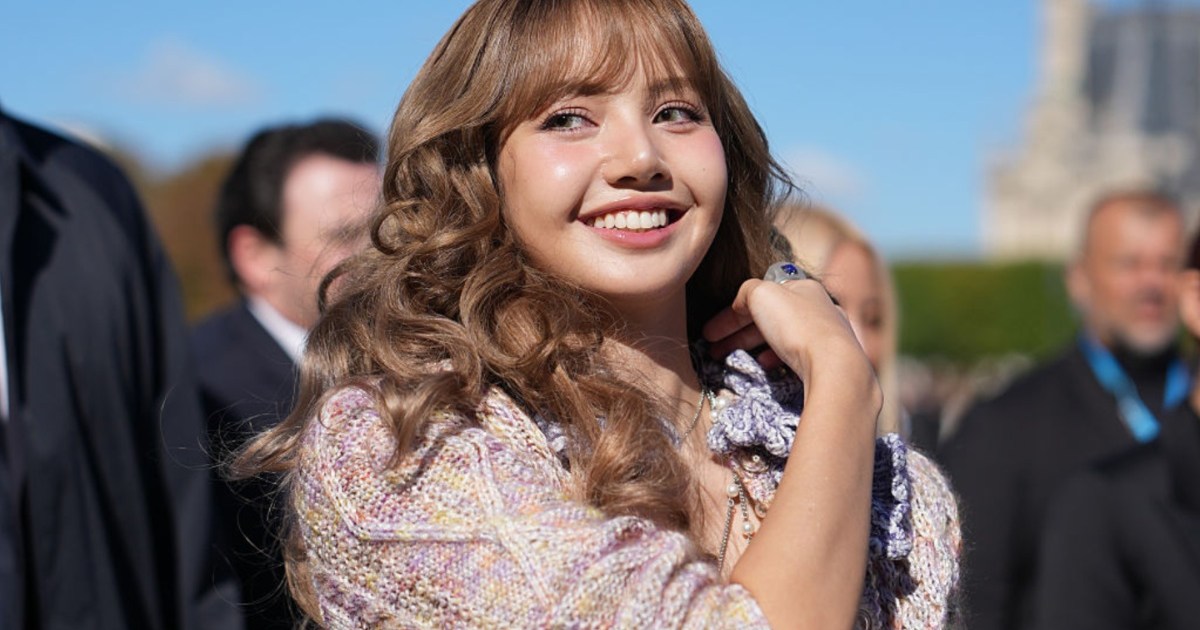 BLACKPINK's Lisa's T-Shirt Doubles as a Dress in New Photo Dump