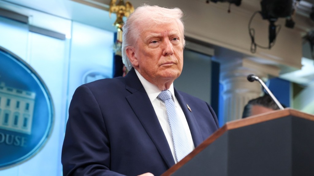 Donald Trump Labeled 'Gullible' & 'Weak' By Megyn Kelly