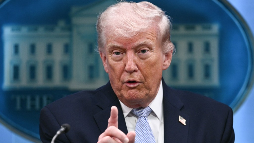 Donald Trump Receives Mix of Cheers & Boos at UFC Event