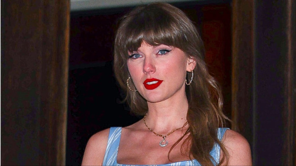 Taylor Swift Finds This Fan Behavior a 'Little Bit Weird'