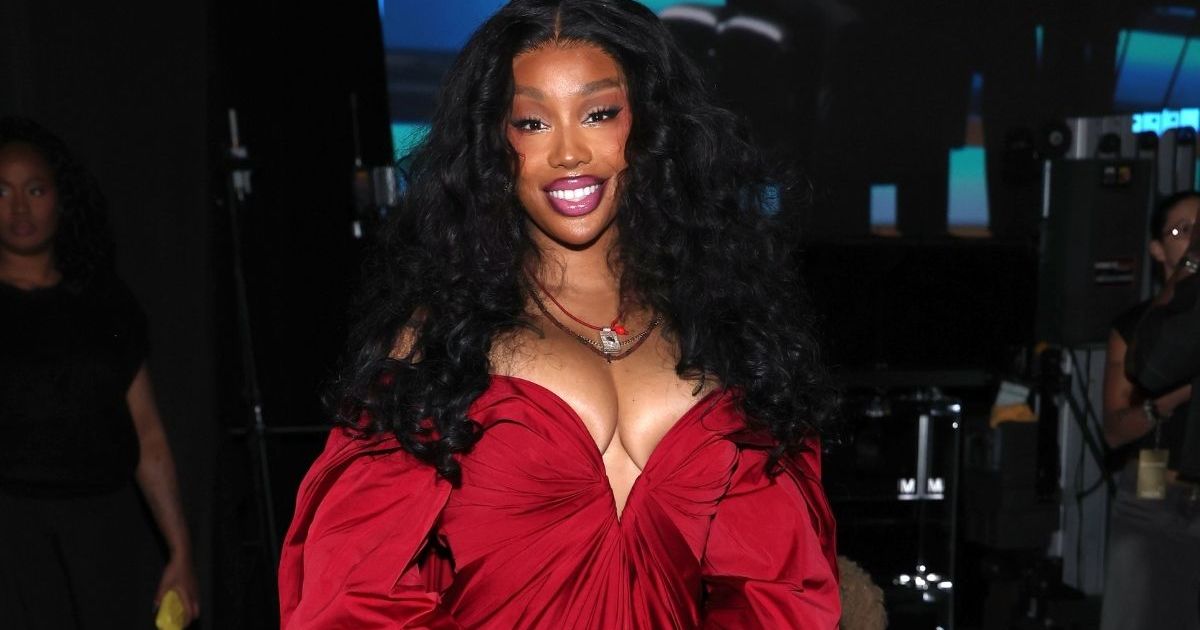 SZA’s Knitted Skirt Is So Tiny, It’s Practically a Belt