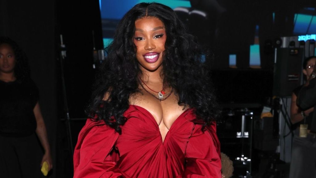 SZA’s Knitted Skirt Is So Tiny, It’s Practically a Belt