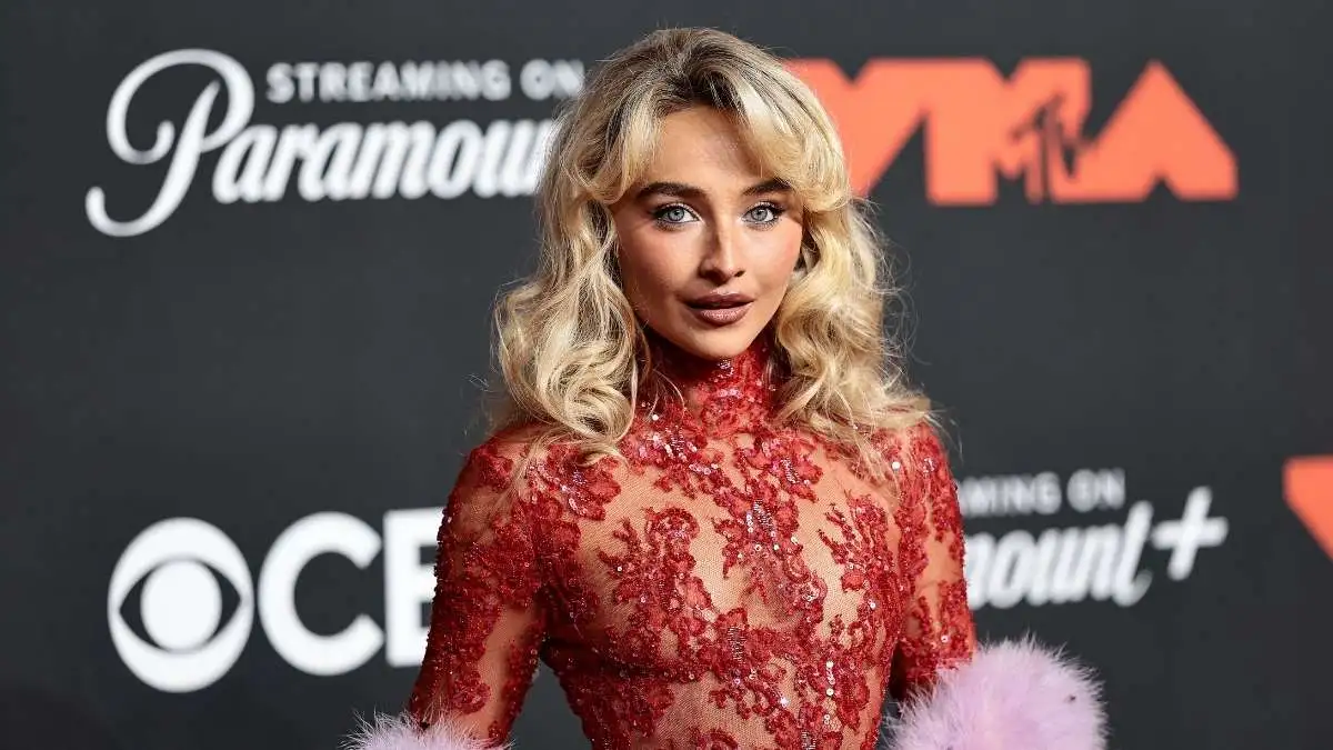 Sabrina Carpenter Is Boldly Covered in Soap Bubbles for 'House Tour' MV ...