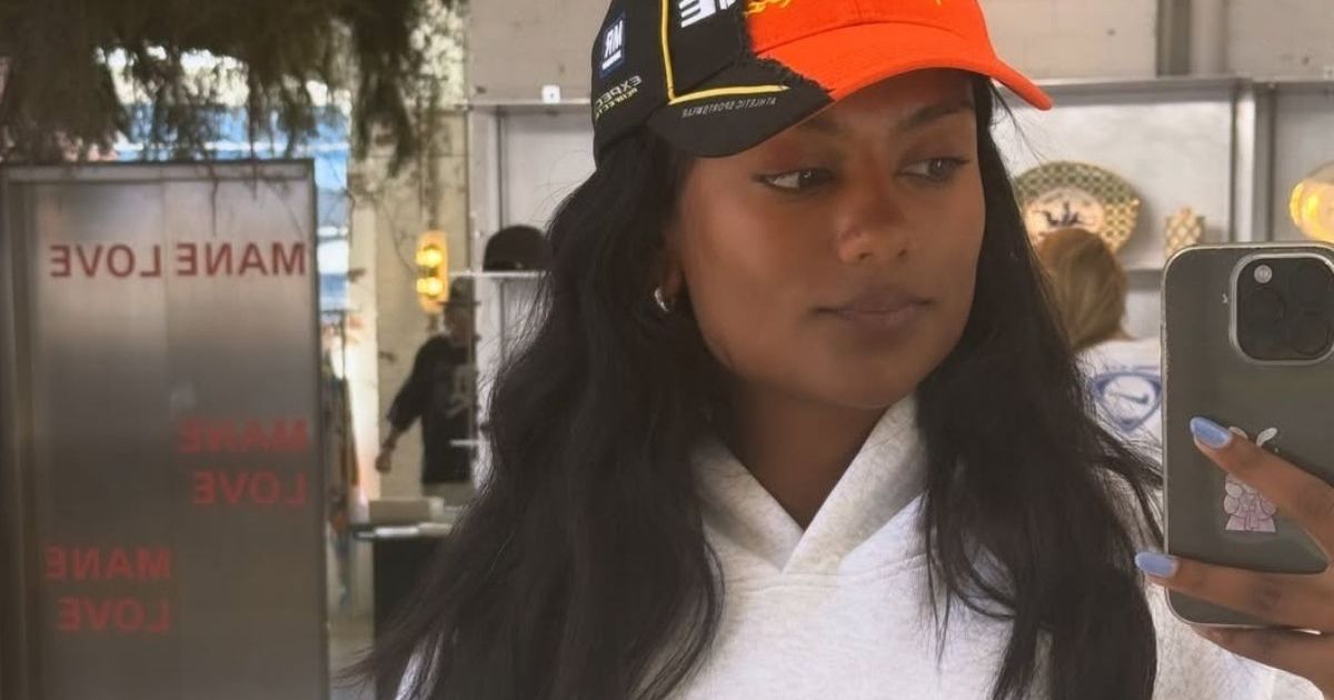 Simone Ashley’s Bold Bikini Pose for Burberry Will Make…