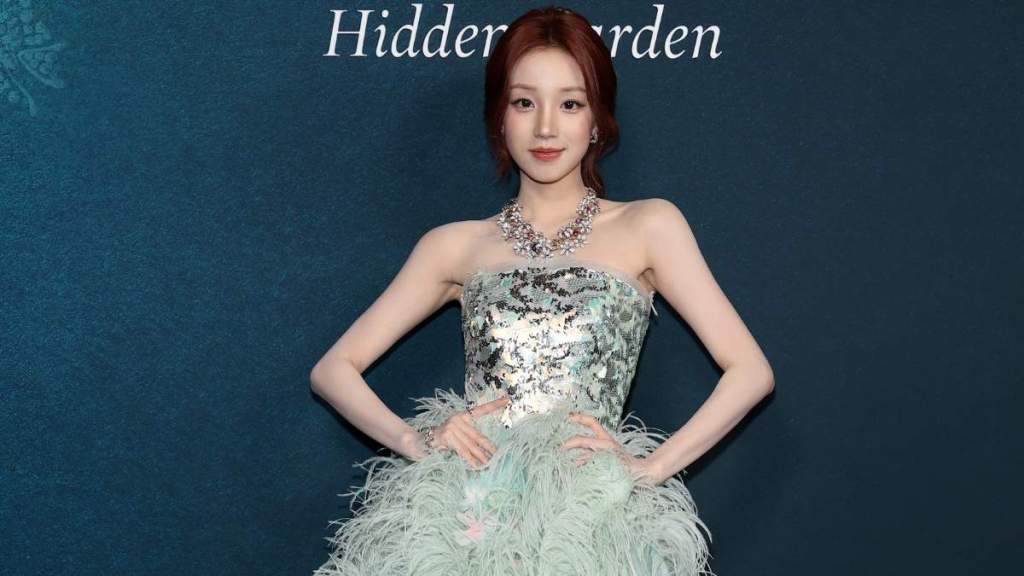 Yuqi’s Strapless Sequined Gown Radiates Elegance at Tiffany & Co. Event