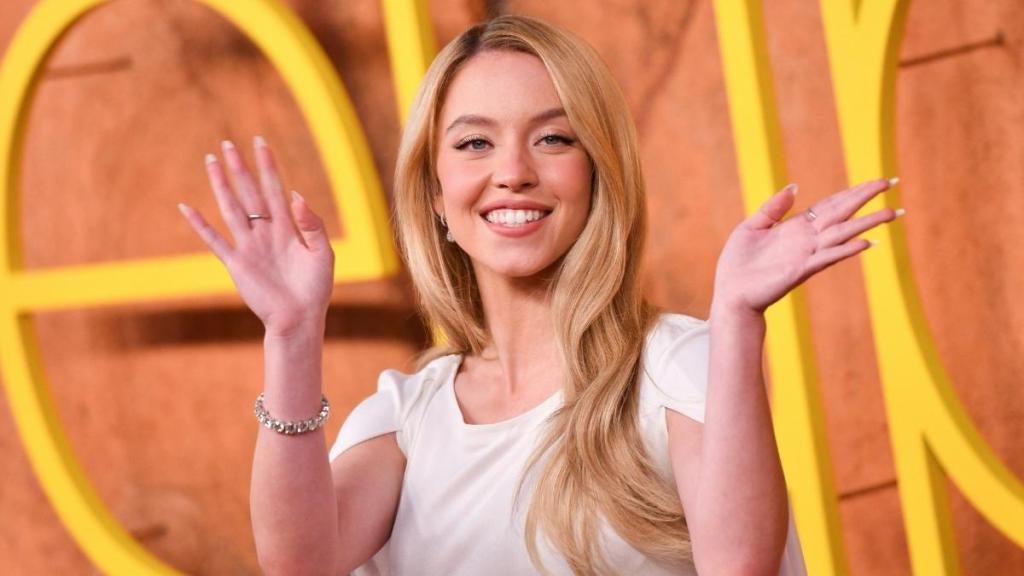 Sydney Sweeney's Wardrobe Malfunction in Euphoria S3 Was 'Intentional'