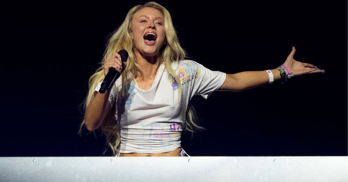 Zara Larsson’s Backless Minidress Features an Ultra-Bold&hellip;