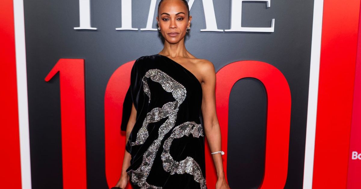 Zoe Saldana’s Givenchy Dress Comes With a Ridiculously High Slit