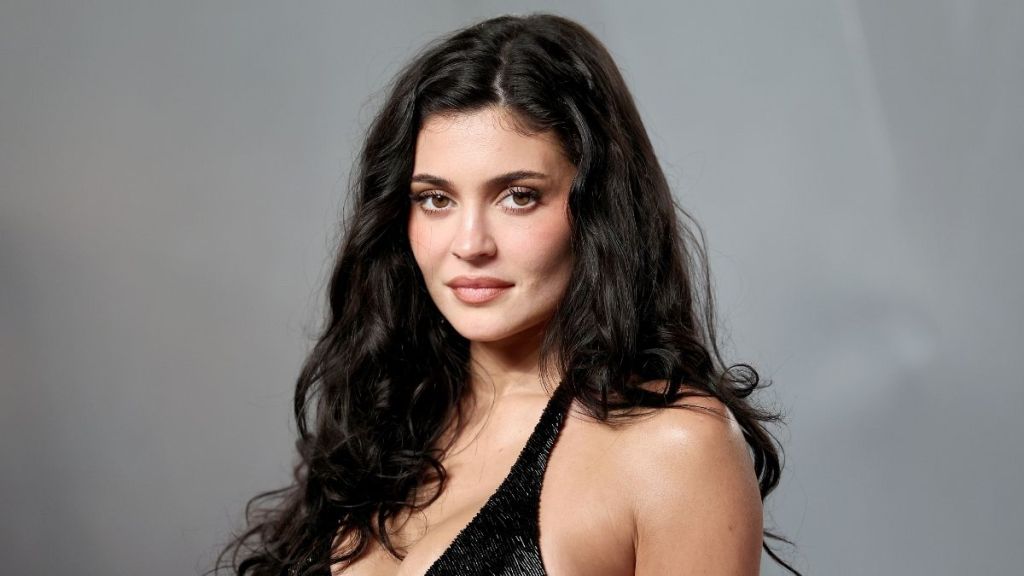 Kylie Jenner's Gucci Swimsuit With Massive Side Cutouts Is Peak Sci-Fi