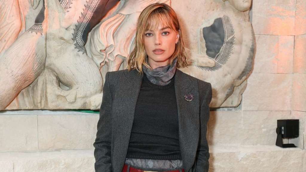 Margot Robbie's Chanel Dress Gets Diamond & Sapphire Brooch Upgrade