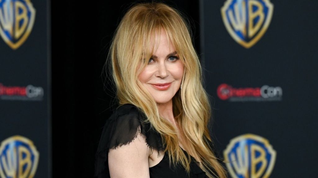 Nicole Kidman Shows How It's Done in Dangerously High-Slit Dress for Vogue