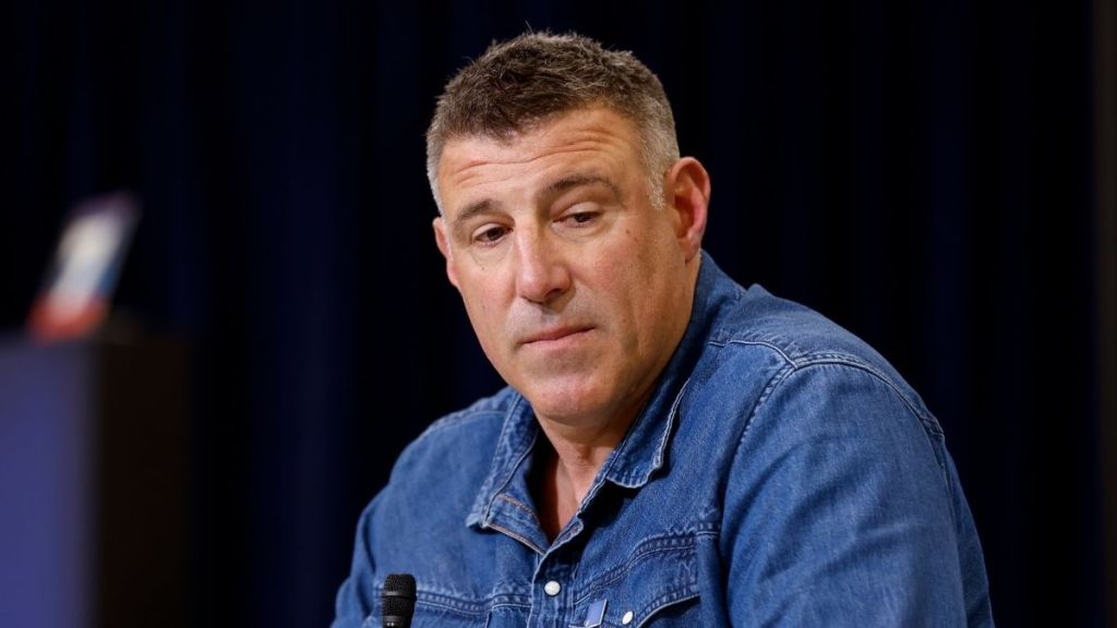 Mike Vrabel Spotted Buying Gift Amid Dianna Russini Scandal — Report