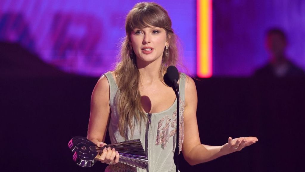 Taylor Swift's $22K Jewelry Steals the Show From Lacy Cami Top & Skirt