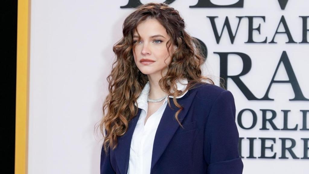 Barbara Palvin Models $79 Lilysilk Sports Bra With $139 Leggings