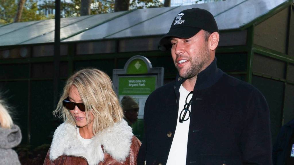 Scooter Braun & Sydney Sweeney Share a Kiss at Euphoria S3 Premiere