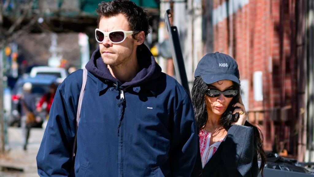 Zoe Kravitz & 'Smitten' Harry Styles Are Engaged — Source