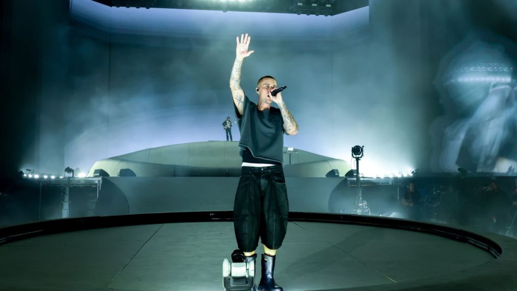 No, Justin Bieber Didn't Kiss Tems on the Coachella Stage