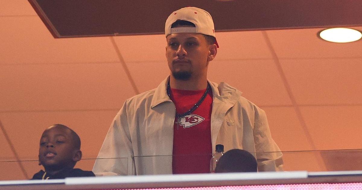 Chiefs' Patrick Mahomes Reveals Post-ACL Surgery Scars in New Images