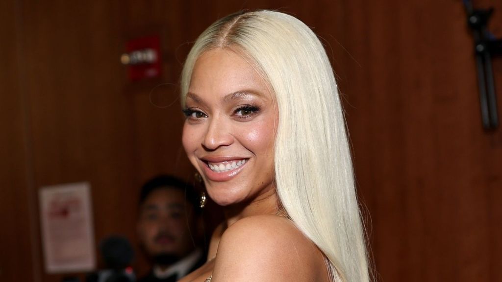 Beyonce's Fully Sheer Zimmermann Lace Corset Top Features Massive Cutout