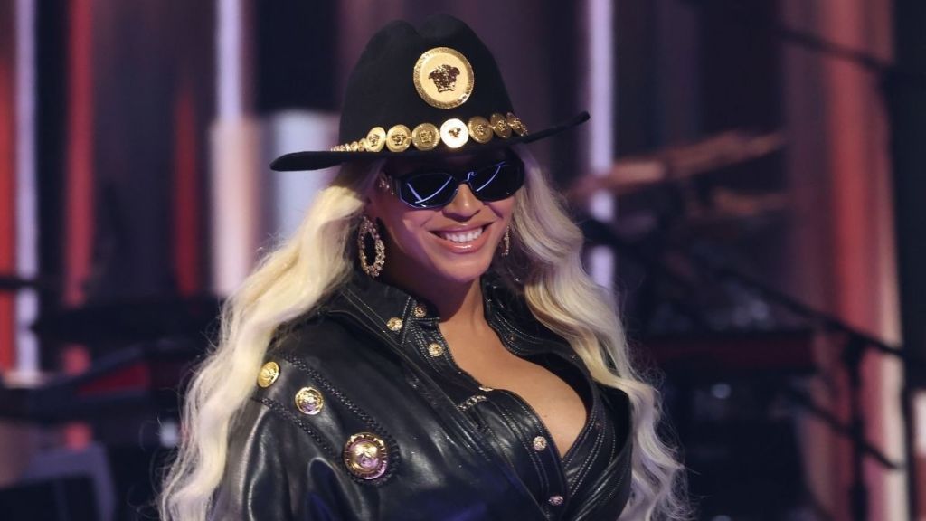 Beyonce Ditches Fully Sheer Corset for Chic LaQuan Smith Skirt Suit