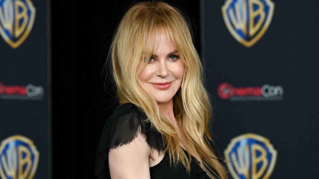 Nicole Kidman's Chanel Dress Gets a Dangerously High Slit for Vogue
