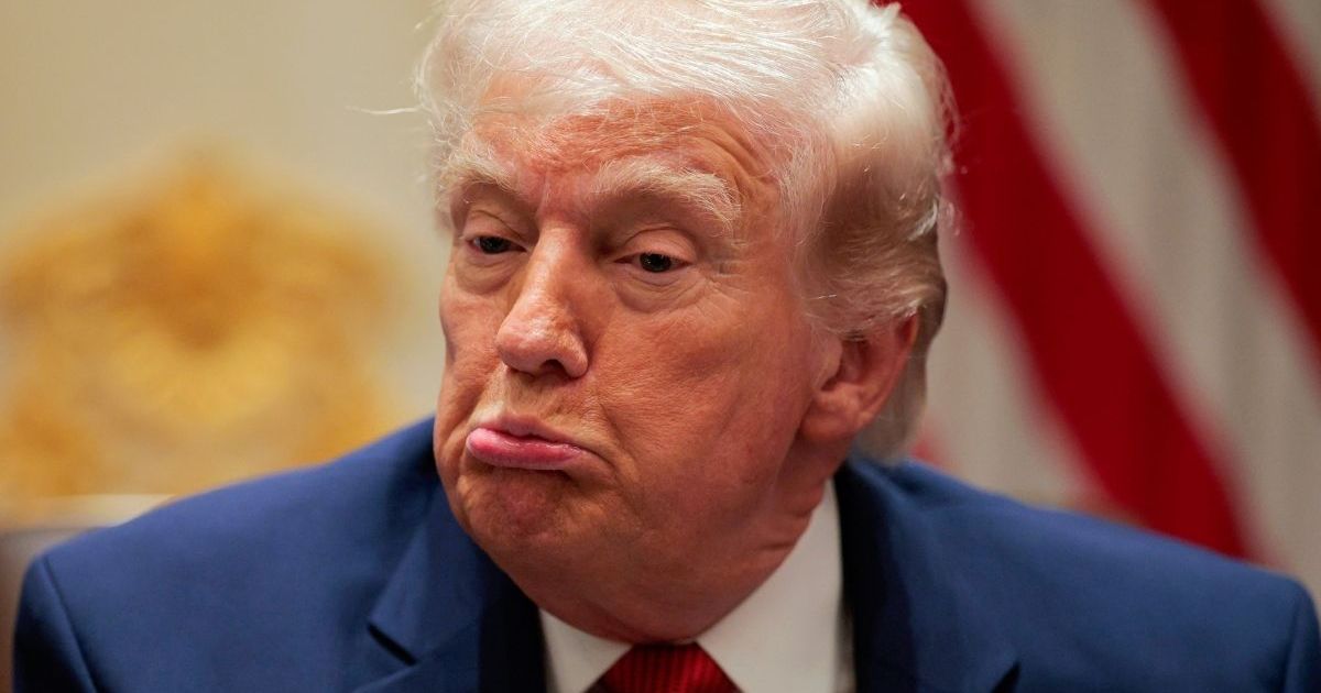 Donald Trump Seemingly Struggled to Read Handwritten Note During Meeting