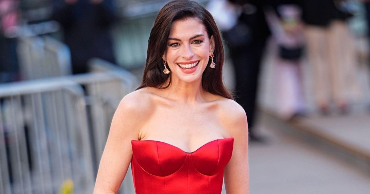 Anne Hathaway Shines in Louis Vuitton Micro Minidress at ‘TDWP2’ Party