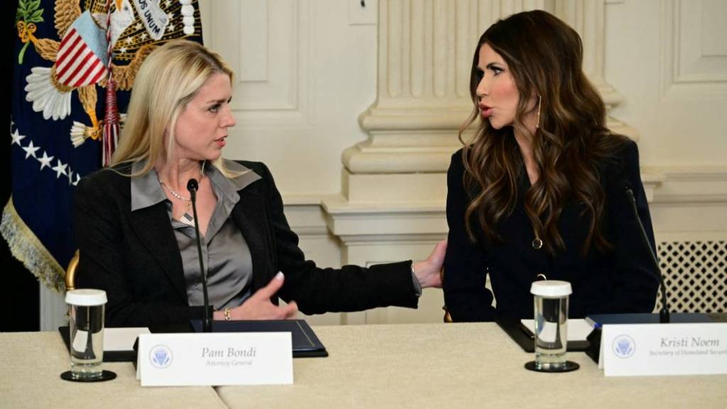 SNL Mocks Pam Bondi & Kristi Noem Getting Fired in Cold Open