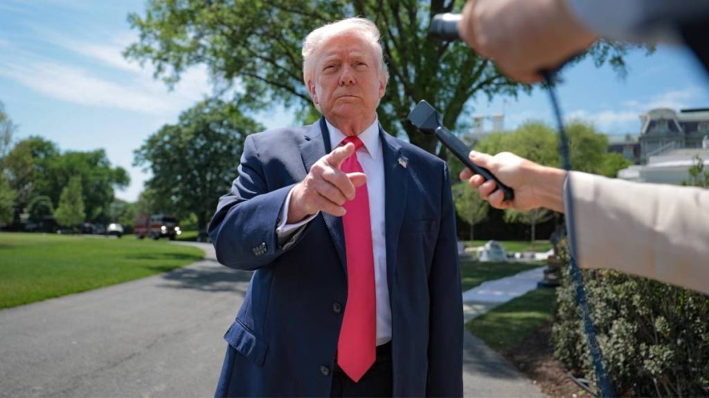 Donald Trump Sends Strong Worded Message For US Media