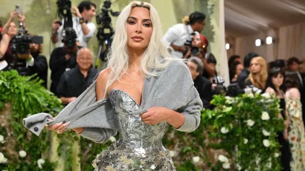 Kim Kardashian ‘Giddy’ After Phone Call With A-Lister — Source