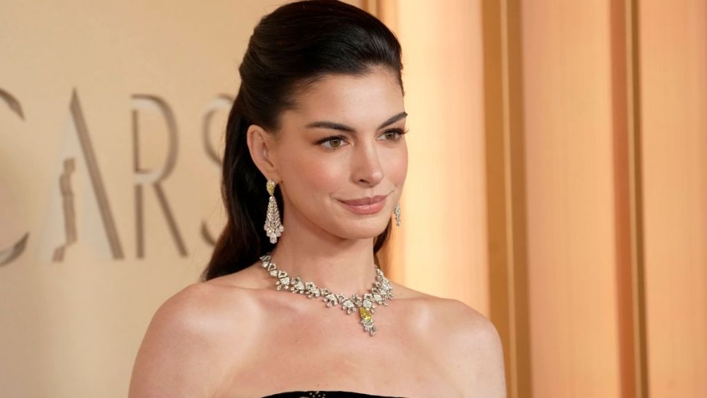 Anne Hathaway's Strapless Valentino Dress Goes So Heavy on Ruffles
