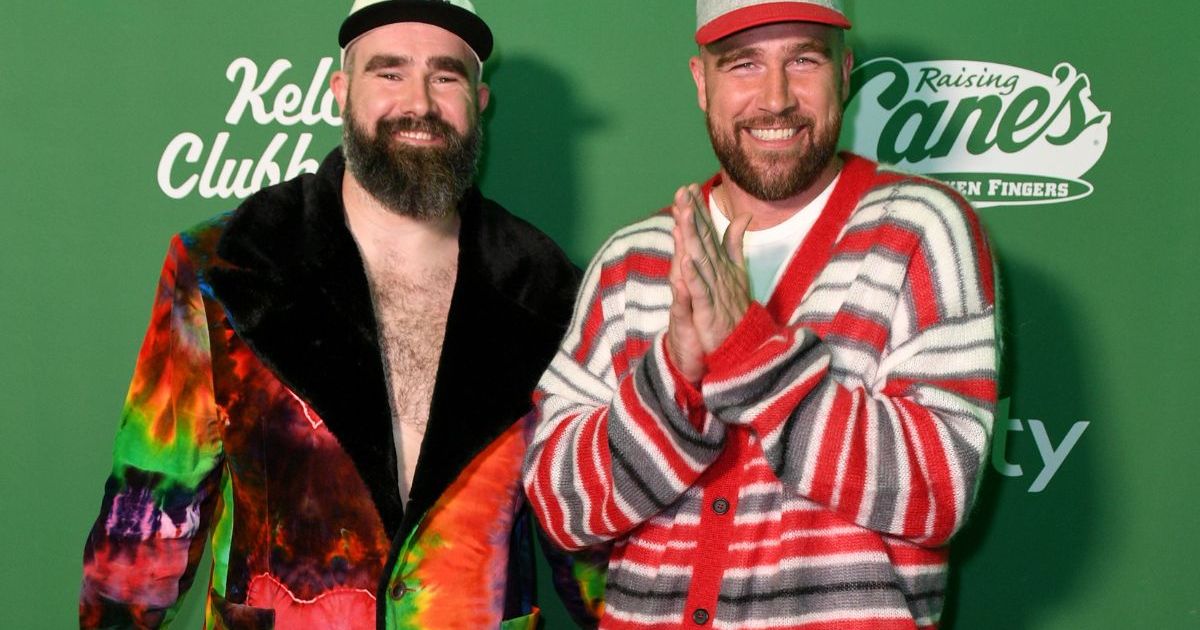 Travis & Jason Kelce React to Yankees ‘Chicken’ Dessert