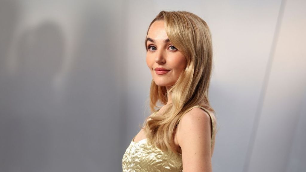 SNL's Chloe Fineman Under Fire for Pantsing 6-Year-Old Story