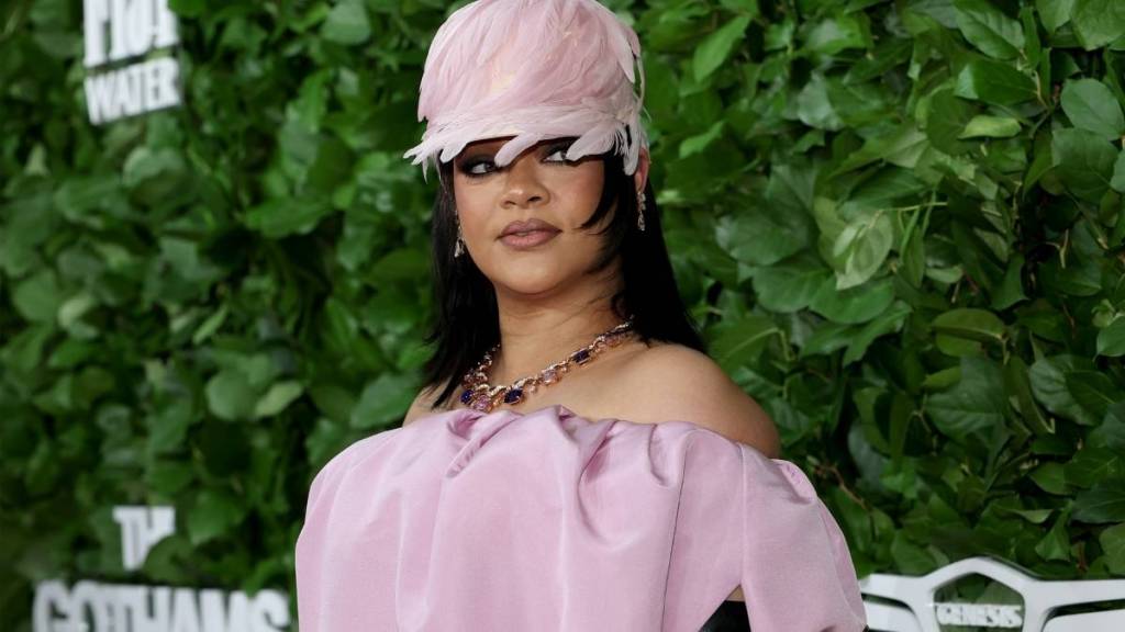 Rihanna Makes RIAA History With Over 200 Million Singles Certifications