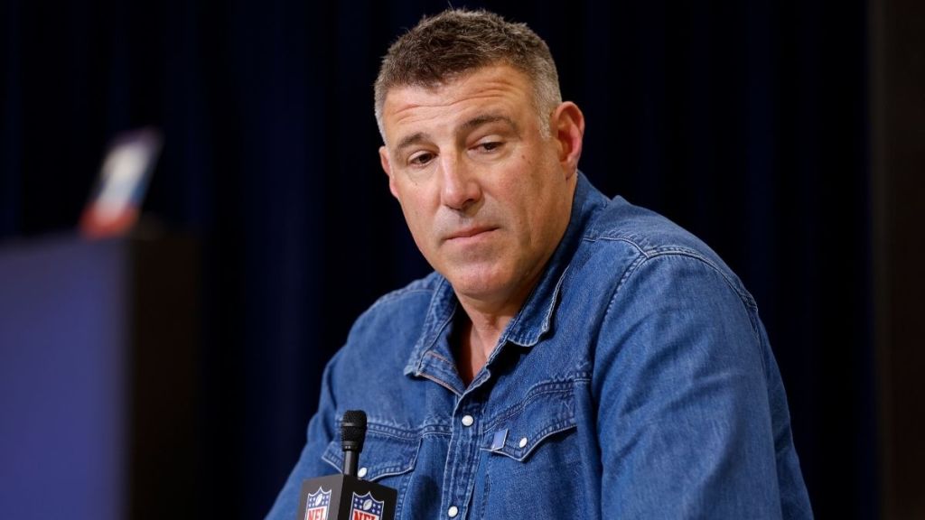 Mike Vrabel Makes Rare Comments on Dianna Russini Scandal