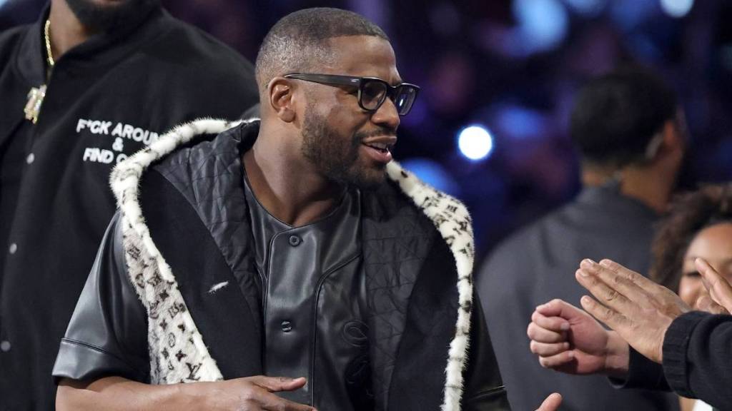 Floyd Mayweather’s Legal Drama Dims Hopes for Mike Tyson Fight