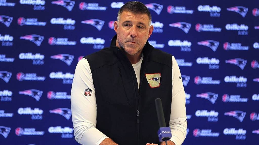 Mike Vrabel & Dianna Russini ‘Kissing’ in New Photos Amid Scandal — Report